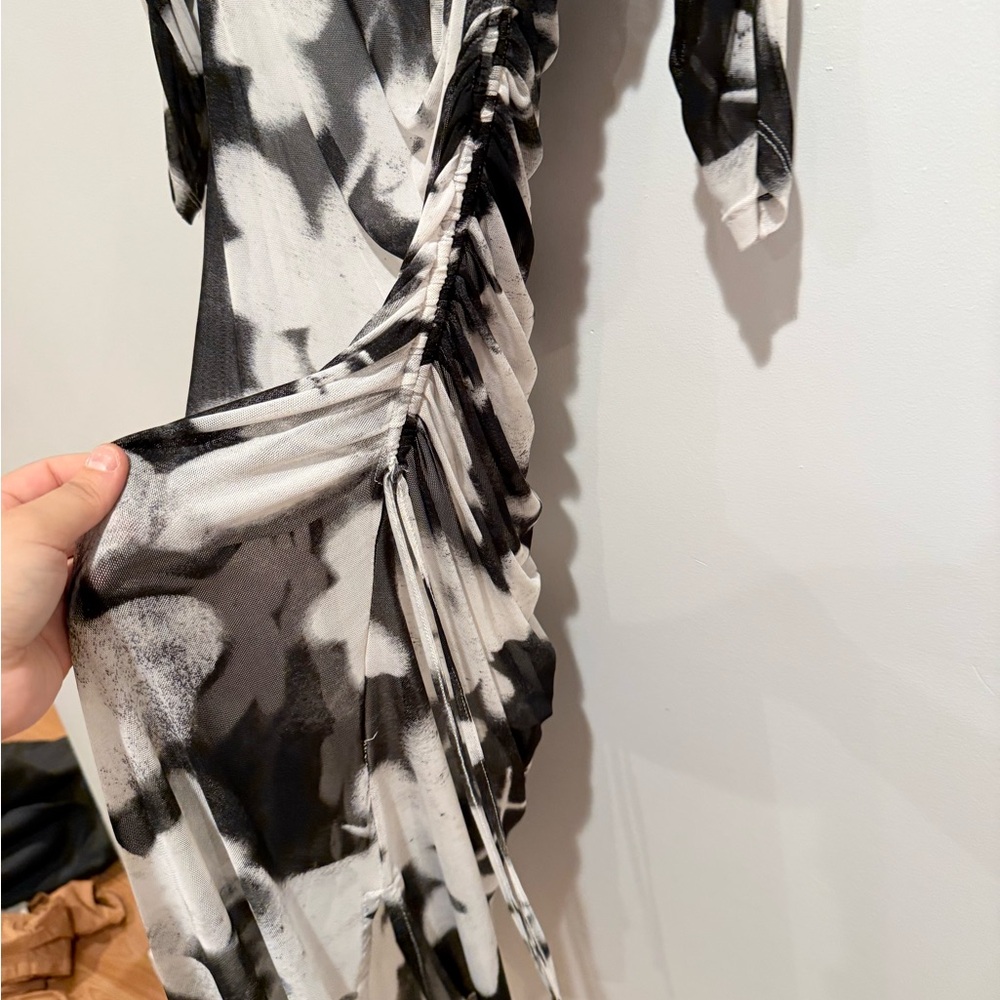 Calvin Klein Women’s Elegant Black and White Floral Dress Size 12 - Picture 7 of 8